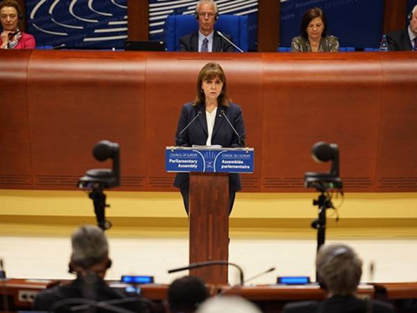 &Eta;&chi;&eta;&rho;ή &alpha;&pi;ά&nu;&tau;&eta;&sigma;&eta; &Kappa;. &Sigma;&alpha;&kappa;&epsilon;&lambda;&lambda;&alpha;&rho;&omicron;&pi;&omicron;ύ&lambda;&omicron;&upsilon; &sigma;&tau;&eta;&nu; &epsilon;&pi;ί&theta;&epsilon;&sigma;&eta; &Tau;&omicron;ύ&rho;&kappa;&omicron;&upsilon; &beta;&omicron;&upsilon;&lambda;&epsilon;&upsilon;&tau;ή
