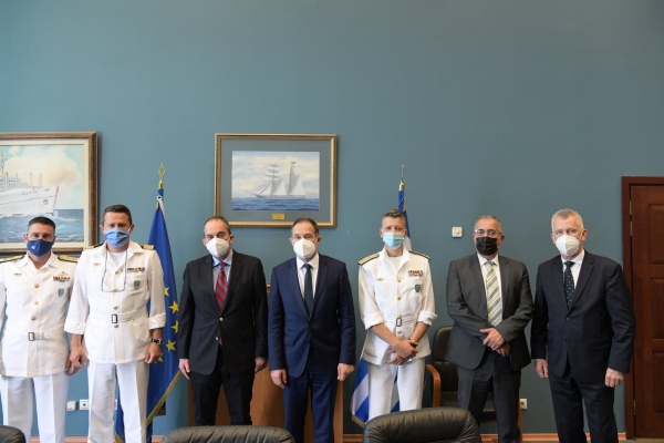 &Sigma;&upsilon;&nu;ά&nu;&tau;&eta;&sigma;&eta; &Upsilon;&Nu;&Alpha;&Nu;&Pi; &Gamma;. &Pi;&lambda;&alpha;&kappa;&iota;&omega;&tau;ά&kappa;&eta; &mu;&epsilon; &tau;&omicron;&nu; &Epsilon;&kappa;&tau;&epsilon;&lambda;&epsilon;&sigma;&tau;&iota;&kappa;ό &Delta;&iota;&epsilon;&upsilon;&theta;&upsilon;&nu;&tau;ή &tau;&eta;&sigmaf; FRONTEX Fabrice Leggeri