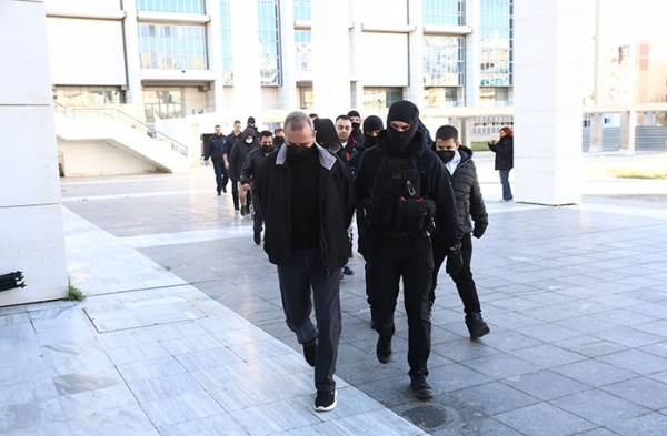 &Kappa;&omicron;&lambda;&omega;&nu;ό&sigmaf;: &Epsilon;&nu;&omicron;&chi;ή &tau;&omicron;&upsilon; &Mu;ί&chi;&omicron;&upsilon; &gamma;&iota;&alpha; 4 &alpha;&pi;ό &tau;&alpha; 7 &alpha;&delta;&iota;&kappa;ή&mu;&alpha;&tau;&alpha; &zeta;ή&tau;&eta;&sigma;&epsilon; &omicron; &epsilon;&iota;&sigma;&alpha;&gamma;&gamma;&epsilon;&lambda;έ&alpha;&sigmaf; &ndash; &Alpha;&pi;&alpha;&lambda;&lambda;&alpha;&gamma;ή &gamma;&iota;&alpha; &tau;&omicron;&nu; &beta;&iota;&alpha;&sigma;&mu;ό &tau;&eta;&sigmaf; 12&chi;&rho;&omicron;&nu;&eta;&sigmaf; - &Epsilon;&nu;&omicron;&chi;ή &tau;&eta;&sigmaf; &mu;&eta;&tau;έ&rho;&alpha;&sigmaf; &gamma;&iota;&alpha; ό&lambda;&alpha; &tau;&alpha; &alpha;&delta;&iota;&kappa;ή&mu;&alpha;&tau;&alpha;