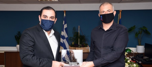 &Sigma;&upsilon;&nu;ά&nu;&tau;&eta;&sigma;&eta; &Upsilon;&Phi;&Upsilon;.&Nu;&Alpha;.&Nu;.&Pi; &kappa;. &Kappa;ώ&sigma;&tau;&alpha; &Kappa;&alpha;&tau;&sigma;&alpha;&phi;ά&delta;&omicron;&upsilon; &mu;&epsilon; &tau;&omicron;&nu; &Delta;ή&mu;&alpha;&rho;&chi;&omicron; &Pi;&epsilon;&iota;&rho;&alpha;&iota;ά &kappa;. &Gamma;&iota;ά&nu;&nu;&eta; &Mu;ώ&rho;&alpha;&lambda;&eta;