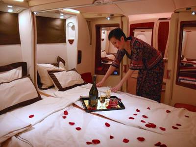 Singapore Airlines: &Alpha;&pi;ό $8.000 - $12.000 &tau;&omicron; &epsilon;&iota;&sigma;&iota;&tau;ή&rho;&iota;&omicron; &mu;&epsilon; &tau;&omicron; &pi;&iota;&omicron; &pi;&omicron;&lambda;&upsilon;&tau;&epsilon;&lambda;έ&sigmaf; &alpha;&epsilon;&rho;&omicron;&sigma;&kappa;ά&phi;&omicron;&sigmaf; &tau;&eta;&sigmaf;