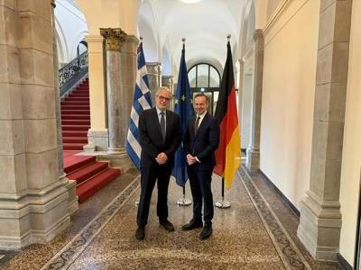 &Epsilon;&nu;&iota;&sigma;&chi;ύ&epsilon;&tau;&alpha;&iota; &eta; &sigma;&upsilon;&nu;&epsilon;&rho;&gamma;&alpha;&sigma;ί&alpha; &Epsilon;&lambda;&lambda;ά&delta;&alpha;&sigmaf; - &Gamma;&epsilon;&rho;&mu;&alpha;&nu;ί&alpha;&sigmaf; &sigma;&tau;&omicron;&nu; &tau;&omicron;&mu;έ&alpha; &tau;&eta;&sigmaf; &nu;&alpha;&upsilon;&tau;&iota;&lambda;ί&alpha;&sigmaf; - &Omicron;&iota; &epsilon;&pi;&alpha;&phi;έ&sigmaf; &tau;&omicron;&upsilon; &Chi;&rho;. &Sigma;&tau;&upsilon;&lambda;&iota;&alpha;&nu;ί&delta;&eta; &mu;&epsilon; &tau;&omicron;&nu; &omicron;&mu;ό&lambda;&omicron;&gamma;ό &tau;&omicron;&upsilon; &kappa;&alpha;&iota; &tau;&omicron;&upsilon;&sigmaf; &Gamma;&epsilon;&rho;&mu;&alpha;&nu;&omicron;ύ&sigmaf; &epsilon;&phi;&omicron;&pi;&lambda;&iota;&sigma;&tau;έ&sigmaf;