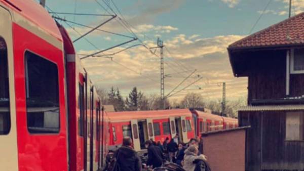 Έ&nu;&alpha;&sigmaf; &nu;&epsilon;&kappa;&rho;ό&sigmaf; &kappa;&alpha;&iota; &delta;&epsilon;&kappa;ά&delta;&epsilon;&sigmaf; &tau;&rho;&alpha;&upsilon;&mu;&alpha;&tau;ί&epsilon;&sigmaf; &alpha;&pi;ό &sigma;ύ&gamma;&kappa;&rho;&omicron;&upsilon;&sigma;&eta; &tau;&rho;έ&nu;&omega;&nu; &sigma;&tau;&omicron; &Mu;ό&nu;&alpha;&chi;&omicron;