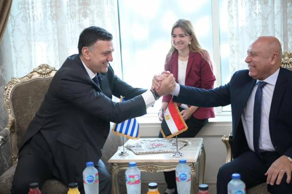 &Kappa;ά&iota;&rho;&omicron; - &Kappa;&iota;&kappa;ί&lambda;&iota;&alpha;&sigmaf; &mu;&epsilon; Al Wazir: &laquo;&Epsilon;&nu;&iota;&sigma;&chi;ύ&omicron;&upsilon;&mu;&epsilon; &tau;&eta; &sigma;&upsilon;&nu;&epsilon;&rho;&gamma;&alpha;&sigma;ί&alpha; &sigma;&epsilon; &nu;&alpha;&upsilon;&tau;&iota;&lambda;ί&alpha;, &lambda;&iota;&mu;ά&nu;&iota;&alpha; &kappa;&alpha;&iota; &delta;&iota;&epsilon;&theta;&nu;&epsilon;ί&sigmaf; &omicron;&rho;&gamma;&alpha;&nu;&iota;&sigma;&mu;&omicron;ύ&sigmaf;&raquo;