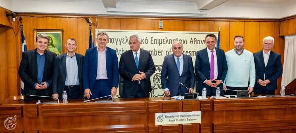 &Omicron; &Mu;. &Beta;&omicron;&rho;ί&delta;&eta;&sigmaf; &sigma;&tau;&omicron; &Delta;&Sigma; &tau;&omicron;&upsilon; &Epsilon;&Epsilon;&Alpha;: &Tau;&iota; &epsilon;ί&pi;&epsilon; &gamma;&iota;&alpha; 13&omicron;-14&omicron; &mu;&iota;&sigma;&theta;ό, &gamma;&iota;&alpha; &pi;&epsilon;&rho;&alpha;&iota;&tau;έ&rho;&omega; &mu;&epsilon;&iota;ώ&sigma;&epsilon;&iota;&sigmaf; &tau;&rho;&alpha;&pi;&epsilon;&zeta;&iota;&kappa;ώ&nu; &chi;&rho;&epsilon;ώ&sigma;&epsilon;&omega;&nu;, &gamma;&iota;&alpha; &sigma;&tau;ή&rho;&iota;&xi;&eta; &tau;&omicron;&upsilon; &epsilon;&pi;&iota;&chi;&epsilon;&iota;&rho;&epsilon;ί&nu;