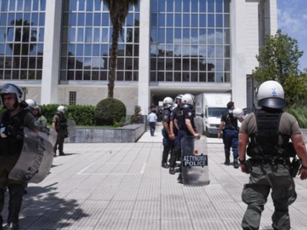 &Delta;ί&kappa;&eta; &Chi;&rho;&upsilon;&sigma;ή&sigmaf; &Alpha;&upsilon;&gamma;ή&sigmaf;: Έ&nu;&omicron;&chi;&omicron;&iota; &omicron;&iota; &beta;&omicron;&upsilon;&lambda;&epsilon;&upsilon;&tau;έ&sigmaf; &gamma;&iota;&alpha; &tau;&eta;&nu; &epsilon;&gamma;&kappa;&lambda;&eta;&mu;&alpha;&tau;&iota;&kappa;ή &omicron;&rho;&gamma;ά&nu;&omega;&sigma;&eta;