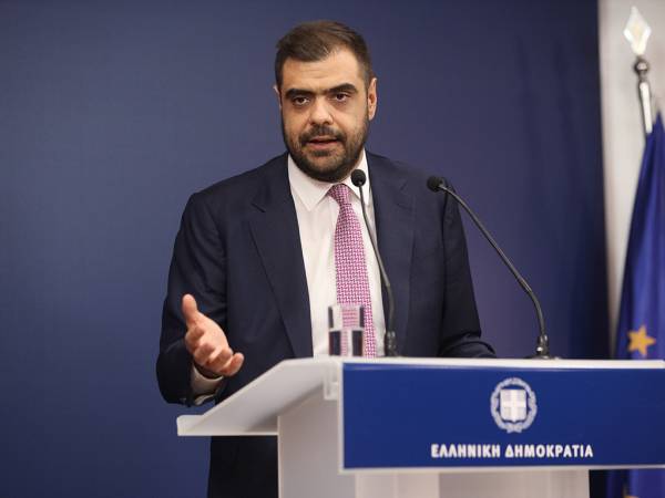 &Alpha;&gamma;&rho;ό&tau;&epsilon;&sigmaf;: &laquo;&Sigma;&tau;&omicron;&nu; &alpha;έ&rho;&alpha;&raquo; &eta; &sigma;&upsilon;&nu;ά&nu;&tau;&eta;&sigma;&eta; &tau;&eta;&sigmaf; &Tau;&rho;ί&tau;&eta;&sigmaf; &sigma;&tau;&omicron; &Mu;&alpha;&xi;ί&mu;&omicron;&upsilon; - &Kappa;&alpha;&tau;&alpha;&gamma;&gamma;έ&lambda;&lambda;&omicron;&upsilon;&nu; &epsilon;&pi;&iota;&kappa;&omicron;&iota;&nu;&omega;&nu;&iota;&alpha;&kappa;ά &tau;&rho;&iota;&kappa; - &Mu;&alpha;&rho;&iota;&nu;ά&kappa;&eta;&sigmaf;: &Delta;&epsilon; &lambda;&epsilon;&iota;&tau;&omicron;&upsilon;&rho;&gamma;&omicron;ύ&mu;&epsilon; &mu;&epsilon; ό&rho;&omicron;&upsilon;&sigmaf; &tau;&epsilon;&lambda;&epsilon;&sigma;&iota;&gamma;&rho;ά&phi;&omega;&nu;