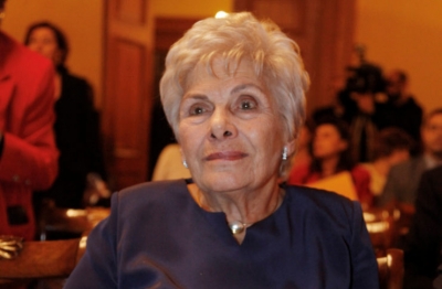 &Pi;έ&theta;&alpha;&nu;&epsilon; &eta; &sigma;&pi;&omicron;&upsilon;&delta;&alpha;ί&alpha; &pi;&omicron;&iota;ή&tau;&rho;&iota;&alpha; &Kappa;&iota;&kappa;ή &Delta;&eta;&mu;&omicron;&upsilon;&lambda;ά