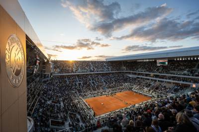 &Eta; Emirates &epsilon;&nu;&iota;&sigma;&chi;ύ&epsilon;&iota; &tau;&eta;&nu; &pi;&alpha;&rho;&omicron;&upsilon;&sigma;ί&alpha; &tau;&eta;&sigmaf; &sigma;&tau;&omicron; Roland-Garros 2025