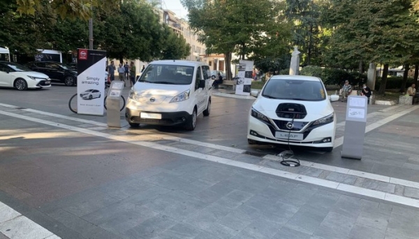 &Tau;&alpha; Nissan LEAF &amp; e-NV200 &sigma;&tau;&eta;&nu; &Epsilon;&upsilon;&rho;&omega;&pi;&alpha;ϊ&kappa;ή &Epsilon;&beta;&delta;&omicron;&mu;ά&delta;&alpha; &Kappa;&iota;&nu;&eta;&tau;&iota;&kappa;ό&tau;&eta;&tau;&alpha;&sigmaf; &tau;&eta;&sigmaf; &Lambda;ά&rho;&iota;&sigma;&alpha;&sigmaf;