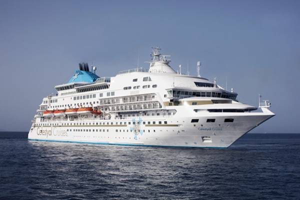 Celestyal Cruises &kappa;&alpha;&iota; Louis &pi;&rho;&omicron;&chi;&omega;&rho;&omicron;ύ&nu; &sigma;&epsilon; &sigma;&tau;&rho;&alpha;&tau;&eta;&gamma;&iota;&kappa;ή &epsilon;&pi;&epsilon;&nu;&delta;&upsilon;&tau;&iota;&kappa;ή &sigma;&upsilon;&mu;&phi;&omega;&nu;ί&alpha; &mu;&epsilon; &tau;&eta; Searchlight Capital