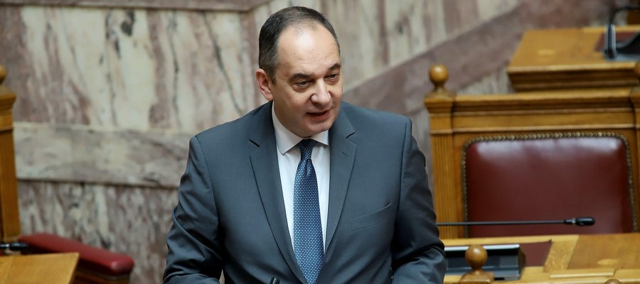 &Pi;&lambda;&alpha;&kappa;&iota;&omega;&tau;ά&kappa;&eta;&sigmaf; &sigma;&tau;&eta; &Beta;&omicron;&upsilon;&lambda;ή &kappa;&alpha;&tau;ά &Sigma;&Upsilon;&Rho;&Iota;&Zeta;&Alpha; &gamma;&iota;&alpha; &tau;&omicron; &Epsilon;&Sigma;&Omicron;&Theta;&Epsilon;: &laquo;&Sigma;&epsilon; &lambda;ί&gamma;&omicron;&upsilon;&sigmaf; &mu;ή&nu;&epsilon;&sigmaf; έ&gamma;&iota;&nu;&alpha;&nu; ό&sigma;&alpha; &delta;&epsilon;&nu; έ&gamma;&iota;&nu;&alpha;&nu; &sigma;&epsilon; 4,5 &chi;&rho;ό&nu;&iota;&alpha; (vid)
