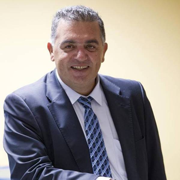 &Delta;&Upsilon;&Nu;&Alpha;&Mu;&Iota;&Sigma;: &Omicron; &Mu;&alpha;&nu;ό&lambda;&eta;&sigmaf; &Phi;&omicron;&upsilon;&nu;&tau;&omicron;&upsilon;&lambda;ά&kappa;&eta;&sigmaf; &alpha;&nu;&alpha;&lambda;&alpha;&mu;&beta;ά&nu;&epsilon;&iota; &Epsilon;&mu;&pi;&omicron;&rho;&iota;&kappa;ό&sigmaf; &Delta;&iota;&epsilon;&upsilon;&theta;&upsilon;&nu;&tau;ή&sigmaf;