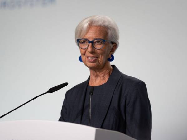 &Epsilon;&Kappa;&Tau;: &Delta;&epsilon;ύ&tau;&epsilon;&rho;&eta; &sigma;&upsilon;&nu;&epsilon;&chi;ό&mu;&epsilon;&nu;&eta; &mu;&epsilon;ί&omega;&sigma;&eta; &tau;&omega;&nu; &epsilon;&pi;&iota;&tau;&omicron;&kappa;ί&omega;&nu; &kappa;&alpha;&tau;ά 25 &mu;&omicron;&nu;ά&delta;&epsilon;&sigmaf; &beta;ά&sigma;&eta;&sigmaf;