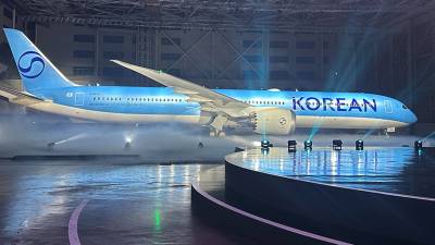 Korean Air: &Nu;έ&omicron; branding &mu;&epsilon;&tau;ά &tau;&eta;&nu; &epsilon;&xi;&alpha;&gamma;&omicron;&rho;ά &tau;&eta;&sigmaf; Asiana