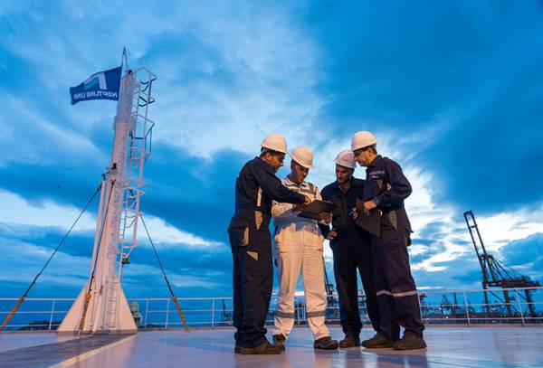 &Eta; Poseidon Marine Supplies &phi;&tau;ά&nu;&epsilon;&iota; ό&lambda;&omicron; &kappa;&alpha;&iota; &pi;&iota;&omicron; &mu;&alpha;&kappa;&rho;&iota;ά &gamma;&iota;&alpha; &nu;&alpha; &beta;&rho;ί&sigma;&kappa;&epsilon;&tau;&alpha;&iota; &alpha;&kappa;ό&mu;&alpha; &pi;&iota;&omicron; &kappa;&omicron;&nu;&tau;ά &sigma;&tau;&omicron; &pi;&lambda;&omicron;ί&omicron; &kappa;&alpha;&iota; &tau;&iota;&sigmaf; &alpha;&nu;ά&gamma;&kappa;&epsilon;&sigmaf; &tau;&omicron;&upsilon;