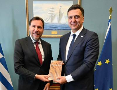 &Beta;. &Kappa;&iota;&kappa;ί&lambda;&iota;&alpha;&sigmaf; &sigma;&tau;&eta; &sigma;&upsilon;&nu;ά&nu;&tau;&eta;&sigma;&eta; &mu;&epsilon; &tau;&omicron;&nu; Oscar Puente: &laquo;&Mu;&alpha;&zeta;ί &Epsilon;&lambda;&lambda;ά&delta;&alpha; &kappa;&alpha;&iota; &Iota;&sigma;&pi;&alpha;&nu;ί&alpha; &gamma;&iota;&alpha; &tau;&eta;&nu; &alpha;&nu;&tau;&alpha;&gamma;&omega;&nu;&iota;&sigma;&tau;&iota;&kappa;ό&tau;&eta;&tau;&alpha; &tau;&omega;&nu; &mu;&epsilon;&sigma;&omicron;&gamma;&epsilon;&iota;&alpha;&kappa;ώ&nu; &lambda;&iota;&mu;έ&nu;&omega;&nu; &tau;&eta;&sigmaf; &Epsilon;.&Epsilon;.&raquo;