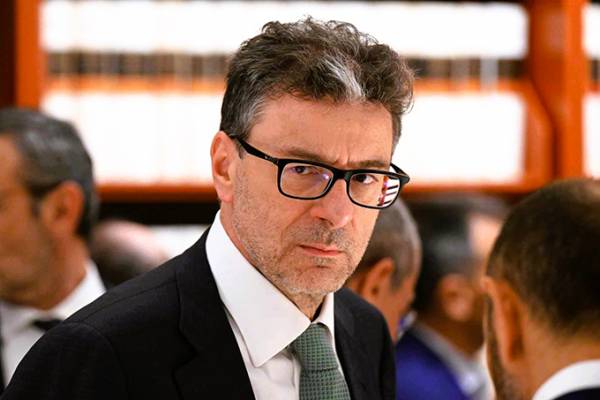 &Iota;&tau;&alpha;&lambda;ό&sigmaf; &Upsilon;&Pi;&Omicron;&Iota;&Kappa;: &Theta;&upsilon;&sigma;&iota;ά&zeta;&epsilon;&iota; &alpha;&sigma;&phi;&alpha;&lambda;&iota;&sigma;&tau;&iota;&kappa;έ&sigmaf; &kappa;&alpha;&iota; &tau;&rho;ά&pi;&epsilon;&zeta;&epsilon;&sigmaf; &mu;&epsilon; έ&kappa;&tau;&alpha;&kappa;&tau;&eta; &epsilon;&iota;&sigma;&phi;&omicron;&rho;ά 3,5 &delta;&iota;&sigma;. &epsilon;&upsilon;&rho;ώ &gamma;&iota;&alpha; &nu;&alpha; &mu;&eta;&nu; &alpha;&upsilon;&xi;&eta;&theta;&omicron;ύ&nu; &omicron;&iota; &phi;ό&rho;&omicron;&iota;