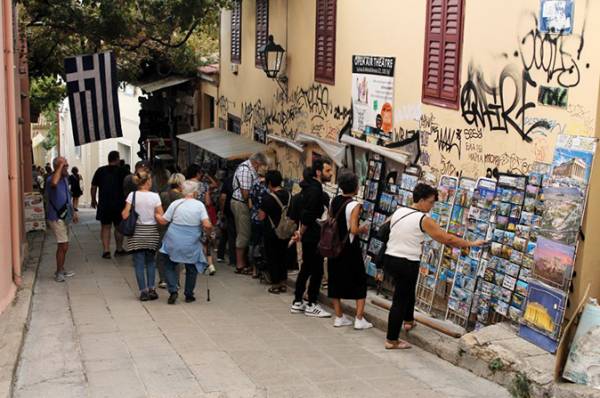 4,7 &epsilon;&kappa;&alpha;&tau;. &tau;&omicron;&upsilon;&rho;ί&sigma;&tau;&epsilon;&sigmaf; ή&rho;&theta;&alpha;&nu; &sigma;&tau;&eta;&nu; &Epsilon;&lambda;&lambda;ά&delta;&alpha; &tau;&omicron;&nu; &Sigma;&epsilon;&pi;&tau;έ&mu;&beta;&rho;&iota;&omicron;