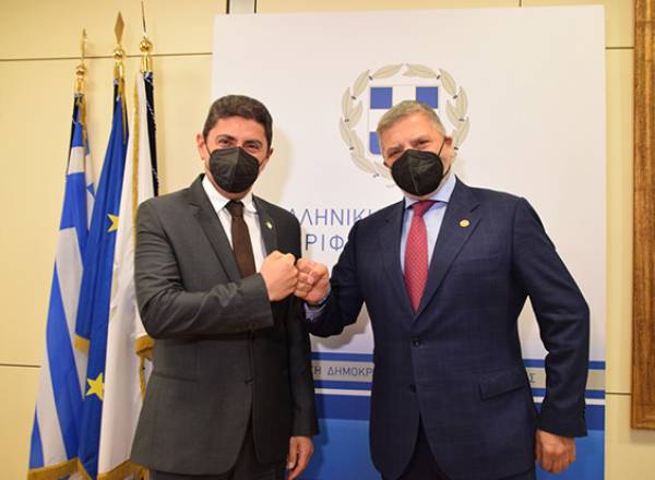 &Xi;&epsilon;&kappa;&iota;&nu;ά&epsilon;&iota; &tau;&omicron; έ&rho;&gamma;&omicron; &epsilon;&kappa;&sigma;&upsilon;&gamma;&chi;&rho;&omicron;&nu;&iota;&sigma;&mu;&omicron;ύ &kappa;&alpha;&iota; &sigma;&upsilon;&nu;&tau;ή&rho;&eta;&sigma;&eta;&sigmaf; &tau;&omicron;&upsilon; &iota;&sigma;&tau;&omicron;&rho;&iota;&kappa;&omicron;ύ &kappa;&lambda;&epsilon;&iota;&sigma;&tau;&omicron;ύ &gamma;&upsilon;&mu;&nu;&alpha;&sigma;&tau;&eta;&rho;ί&omicron;&upsilon; &Pi;&epsilon;&iota;&rho;&alpha;&iota;ά &laquo;&Pi;έ&tau;&rho;&omicron;&sigmaf; &Kappa;&alpha;&pi;&alpha;&gamma;έ&rho;&omega;&phi;&raquo; (&Pi;&Alpha;&Pi;&Alpha;&Sigma;&Tau;&Rho;&Alpha;&Tau;&Epsilon;&Iota;&Omicron;)