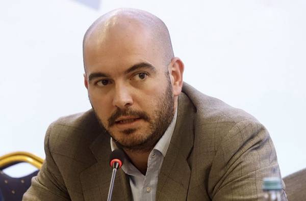 &Omicron; &Epsilon;&upsilon;&gamma;έ&nu;&iota;&omicron;&sigmaf; &Beta;&alpha;&sigma;&iota;&lambda;&iota;&kappa;ό&sigmaf; &nu;έ&omicron;&sigmaf; &pi;&rho;ό&epsilon;&delta;&rho;&omicron;&sigmaf; &tau;&eta;&sigmaf; Έ&nu;&omega;&sigma;&eta;&sigmaf; &Xi;&epsilon;&nu;&omicron;&delta;ό&chi;&omega;&nu; &Alpha;&theta;&eta;&nu;ώ&nu; &ndash; &Alpha;&tau;&tau;&iota;&kappa;ή&sigmaf; &amp; &Alpha;&rho;&gamma;&omicron;&sigma;&alpha;&rho;&omega;&nu;&iota;&kappa;&omicron;ύ