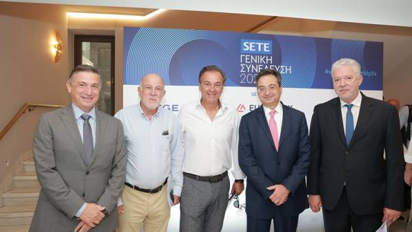 &Phi;. &Kappa;&alpha;&rho;&alpha;&beta;ί&alpha;&sigmaf;: &Mu;&epsilon; &epsilon;&pi;&epsilon;&nu;&delta;ύ&sigma;&epsilon;&iota;&sigmaf; &omicron; &tau;&omicron;&upsilon;&rho;&iota;&sigma;&mu;ό&sigmaf; &mu;&pi;&omicron;&rho;&epsilon;ί &nu;&alpha; &sigma;&tau;&eta;&rho;ί&xi;&epsilon;&iota; &mu;&alpha;&kappa;&rho;&omicron;&pi;&rho;ό&theta;&epsilon;&sigma;&mu;&alpha; &tau;&eta;&nu; &epsilon;&upsilon;&eta;&mu;&epsilon;&rho;ί&alpha; &sigma;&tau;&eta;&nu; &Epsilon;&lambda;&lambda;ά&delta;&alpha;