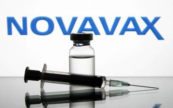 &Epsilon;&Mu;&Alpha;: &Tau;&omicron; &epsilon;&mu;&beta;ό&lambda;&iota;&omicron; &tau;&eta;&sigmaf; Novavax &gamma;&iota;&alpha; &tau;&eta;&nu; C&omicron;vid-19 &mu;&pi;&omicron;&rho;&epsilon;ί &nu;&alpha; &epsilon;&gamma;&kappa;&rho;&iota;&theta;&epsilon;ί &pi;&omicron;&lambda;ύ &sigma;ύ&nu;&tau;&omicron;&mu;&alpha;
