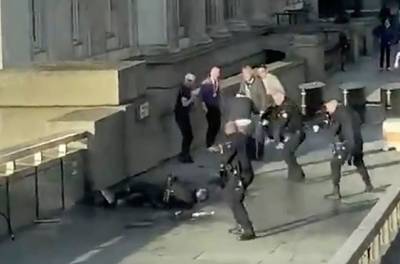 &Lambda;&omicron;&nu;&delta;ί&nu;&omicron;: &Pi;&upsilon;&rho;&omicron;&beta;&omicron;&lambda;&iota;&sigma;&mu;&omicron;ί &sigma;&tau;&eta; London Bridge