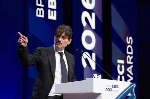 &Omicron; Ό&mu;&iota;&lambda;&omicron;&sigmaf; &Beta;&Iota;&Alpha;&Nu;&Epsilon;&Xi; &tau;&iota;&mu;ή&theta;&eta;&kappa;&epsilon; &mu;&epsilon; &tau;&omicron; &Beta;&rho;&alpha;&beta;&epsilon;ί&omicron; &laquo;&Epsilon;&pi;&iota;&chi;&epsilon;&iota;&rho;&eta;&mu;&alpha;&tau;&iota;&kappa;ή&sigmaf; &Pi;&alpha;&rho;ά&delta;&omicron;&sigma;&eta;&sigmaf; &kappa;&alpha;&iota; &Pi;&rho;&omicron;ό&delta;&omicron;&upsilon;&raquo; &tau;&omicron;&upsilon; &Epsilon;&Beta;&Epsilon;&Alpha;