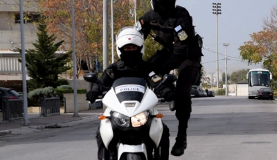 &Theta;&epsilon;&sigma;&sigma;&alpha;&lambda;&omicron;&nu;ί&kappa;&eta;: Ά&nu;&delta;&rho;&alpha;&sigmaf; &pi;&alpha;&rho;ί&sigma;&tau;&alpha;&nu;&epsilon; &tau;&omicron;&nu; &upsilon;&pi;ά&lambda;&lambda;&eta;&lambda;&omicron; &tau;&omicron;&upsilon; &Epsilon;&Omicron;&Delta;&Upsilon; &kappa;&alpha;&iota; &omicron;&delta;&eta;&gamma;&omicron;ύ&sigma;&epsilon; &alpha;&upsilon;&tau;&omicron;&kappa;ί&nu;&eta;&tau;&omicron; &mu;&epsilon; &phi;ά&rho;&omicron;