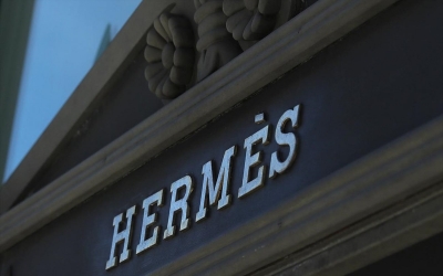 Hermes International: &Alpha;&upsilon;&xi;ή&theta;&eta;&kappa;&alpha;&nu; &tau;&alpha; έ&sigma;&omicron;&delta;&alpha; &sigma;&tau;&omicron; &gamma;΄ &tau;&rho;ί&mu;&eta;&nu;&omicron;