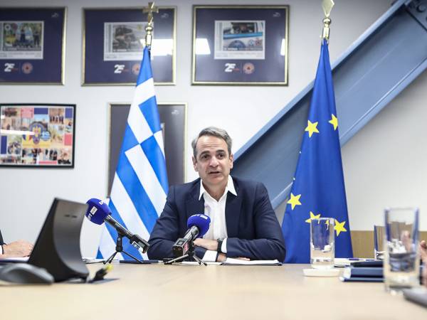 &Sigma;&tau;&eta;&nu; &Pi;&omicron;&lambda;&iota;&tau;&iota;&kappa;ή &Pi;&rho;&omicron;&sigma;&tau;&alpha;&sigma;ί&alpha; &omicron; &Kappa;&upsilon;&rho;&iota;ά&kappa;&omicron;&sigmaf; &Mu;&eta;&tau;&sigma;&omicron;&tau;ά&kappa;&eta;&sigmaf;