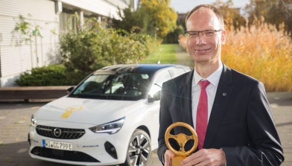 &Tau;&omicron; &eta;&lambda;&epsilon;&kappa;&tau;&rho;&iota;&kappa;ό Opel Corsa-e &kappa;έ&rho;&delta;&iota;&sigma;&epsilon; &tau;&omicron; &laquo;&Chi;&rho;&upsilon;&sigma;ό &Tau;&iota;&mu;ό&nu;&iota; 2020&raquo;