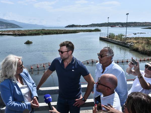 &Kappa;&alpha;&sigma;&sigma;&epsilon;&lambda;ά&kappa;&eta;&sigmaf; &alpha;&pi;ό &Xi;&eta;&rho;&iota;ά: &Pi;&rho;&omicron;&kappa;&lambda;&eta;&tau;&iota;&kappa;ά &alpha;&pi;&omicron;ύ&sigma;&alpha; &eta; &kappa;&upsilon;&beta;έ&rho;&nu;&eta;&sigma;&eta; &alpha;&pi;ό &tau;&omicron; &tau;&epsilon;&rho;ά&sigma;&tau;&iota;&omicron; &omicron;&iota;&kappa;&omicron;&lambda;&omicron;&gamma;&iota;&kappa;ό έ&gamma;&kappa;&lambda;&eta;&mu;&alpha; &sigma;&tau;&omicron;&nu; &Beta;ό&lambda;&omicron;