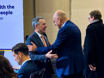 &Nu;. &Delta;έ&nu;&delta;&iota;&alpha;&sigmaf;: &Epsilon;&rho;&gamma;&alpha;&zeta;ό&mu;&alpha;&sigma;&tau;&epsilon; &gamma;&iota;&alpha; &tau;&eta;&nu; &epsilon;&delta;&alpha;&phi;&iota;&kappa;ή &alpha;&kappa;&epsilon;&rho;&alpha;&iota;ό&tau;&eta;&tau;&alpha; ό&lambda;&omega;&nu; &tau;&omega;&nu; &kappa;&rho;&alpha;&tau;ώ&nu;