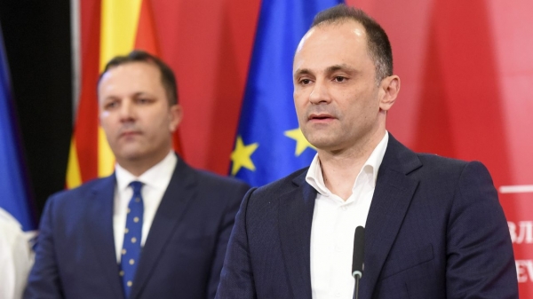 &Pi;&alpha;&rho;&alpha;&iota;&tau;ή&theta;&eta;&kappa;&epsilon; &omicron; &upsilon;&pi;&omicron;&upsilon;&rho;&gamma;ό&sigmaf; &Upsilon;&gamma;&epsilon;ί&alpha;&sigmaf; &tau;&eta;&sigmaf; &Beta;ό&rho;&epsilon;&iota;&alpha;&sigmaf; &Mu;&alpha;&kappa;&epsilon;&delta;&omicron;&nu;ί&alpha;&sigmaf; &mu;&epsilon;&tau;ά &tau;&eta;&nu; &pi;&upsilon;&rho;&kappa;&alpha;&gamma;&iota;ά &sigma;&epsilon; &mu;&omicron;&nu;ά&delta;&alpha; Covid-19