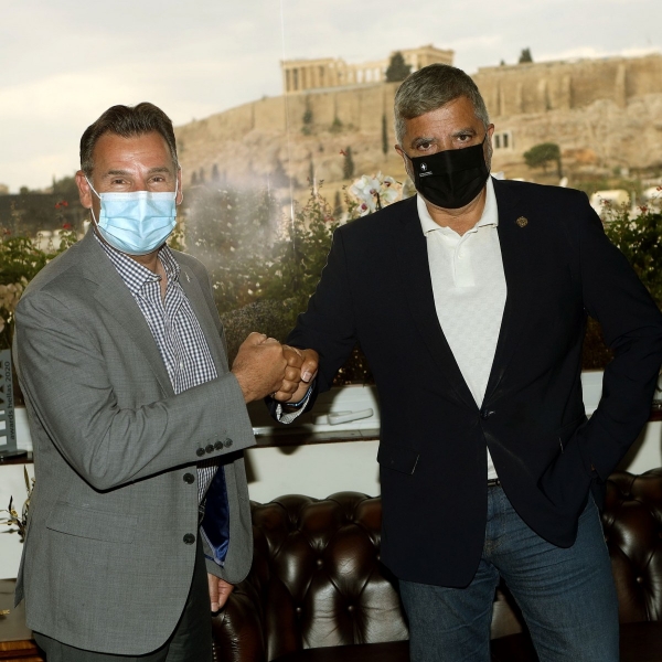 &Sigma;&upsilon;&nu;ά&nu;&tau;&eta;&sigma;&eta; &tau;&omicron;&upsilon; &Alpha;&nu;&tau;&iota;&pi;&rho;&omicron;έ&delta;&rho;&omicron;&upsilon; &tau;&eta;&sigmaf; American Airlines, Jim Carter, &mu;&epsilon; &tau;&omicron;&nu; &Pi;&epsilon;&rho;&iota;&phi;&epsilon;&rho;&epsilon;&iota;ά&rho;&chi;&eta; &Alpha;&tau;&tau;&iota;&kappa;ή&sigmaf; &Gamma;. &Pi;&alpha;&tau;&omicron;ύ&lambda;&eta;
