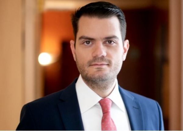 BFF Banking Group: &Omicron; &Chi;&rho;ή&sigma;&tau;&omicron;&sigmaf; &Theta;&epsilon;&omicron;&delta;o&sigma;ί&omicron;&upsilon; &alpha;&nu;&alpha;&lambda;&alpha;&mu;&beta;ά&nu;&epsilon;&iota; Country Manager &gamma;&iota;&alpha; &tau;&eta;&nu; &Epsilon;&lambda;&lambda;ά&delta;&alpha;
