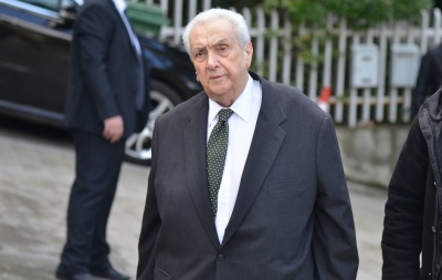 &Tau;&omicron; &sigma;&pi;ί&tau;&iota; &tau;&omicron;&upsilon; &Delta;&eta;&mu;. &Kappa;&omicron;&nu;&tau;&omicron;&mu;&eta;&nu;ά &alpha;&nu;ά&mu;&epsilon;&sigma;&alpha; &sigma;&tau;&alpha; &delta;&epsilon;&kappa;ά&delta;&epsilon;&sigmaf; &sigma;&pi;ί&tau;&iota;&alpha; &pi;&omicron;&upsilon; &kappa;ά&eta;&kappa;&alpha;&nu; &sigma;&tau;&eta; &Beta;&alpha;&rho;&upsilon;&mu;&pi;ό&mu;&pi;&eta;