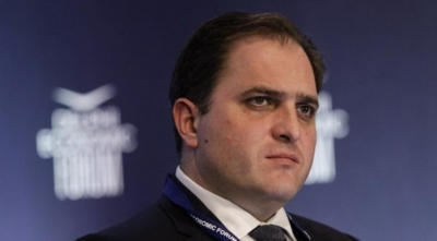 &Sigma;&tau;&omicron; &tau;&iota;&mu;ό&nu;&iota; &tau;&eta;&sigmaf; &Alpha;&Alpha;&Delta;&Epsilon; &gamma;&iota;&alpha; ά&lambda;&lambda;&alpha; 5 &chi;&rho;ό&nu;&iota;&alpha; &omicron; &Gamma;. &Pi;&iota;&tau;&sigma;&iota;&lambda;ή&sigmaf;