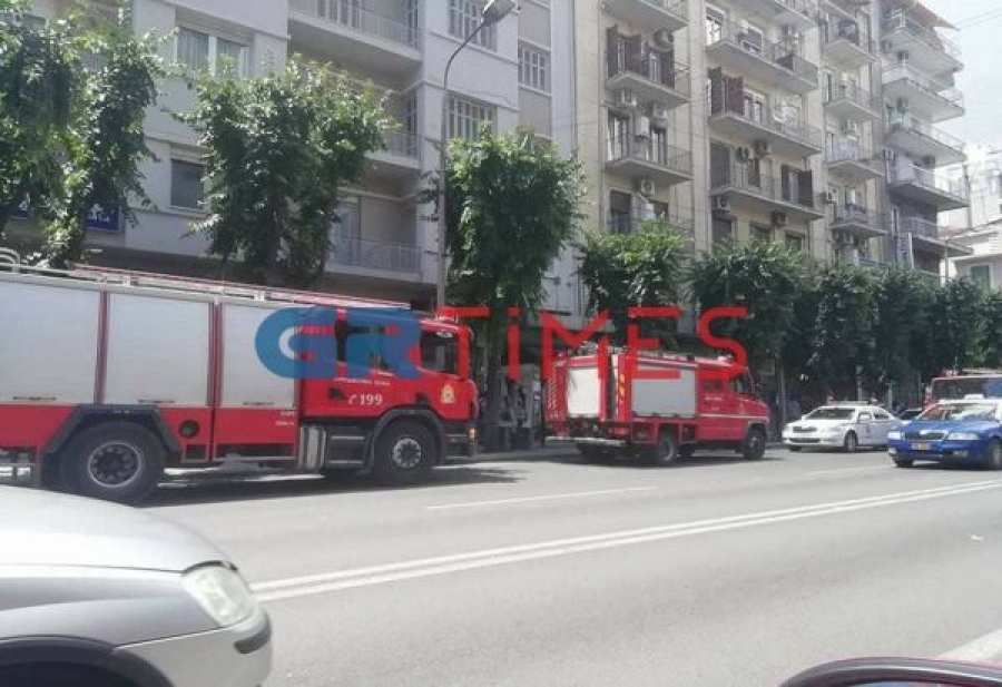 &Theta;&epsilon;&sigma;&sigma;&alpha;&lambda;&omicron;&nu;ί&kappa;&eta;: &Gamma;&upsilon;&nu;&alpha;ί&kappa;&alpha; έ&pi;&epsilon;&sigma;&epsilon; &alpha;&pi;ό &tau;&omicron;&nu; 4&omicron; ό&rho;&omicron;&phi;&omicron; &tau;&upsilon;&lambda;&iota;&gamma;&mu;έ&nu;&eta; &sigma;&tau;&iota;&sigmaf; &phi;&lambda;ό&gamma;&epsilon;&sigmaf;