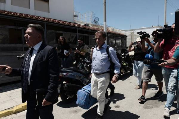 &Beta;&gamma;ή&kappa;&epsilon; &alpha;&pi;ό &tau;&eta; &phi;&upsilon;&lambda;&alpha;&kappa;ή &omicron; &Delta;&eta;&mu;. &Lambda;&iota;&gamma;&nu;ά&delta;&eta;&sigmaf;