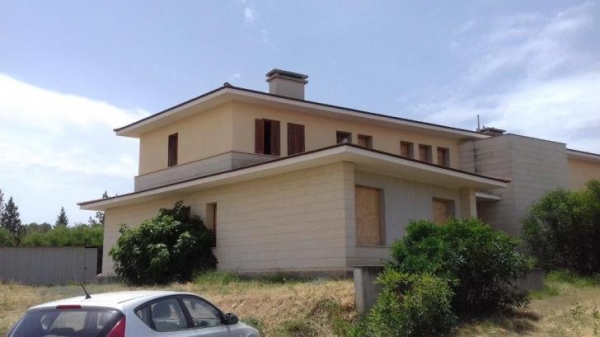 Astrobank: &Pi;&omega;&lambda;&epsilon;ί &sigma;&pi;ί&tau;&iota; &gamma;&nu;&omega;&sigma;&tau;&omicron;ύ &epsilon;&pi;&iota;&chi;&epsilon;&iota;&rho;&eta;&mu;&alpha;&tau;ί&alpha; &gamma;&iota;&alpha; &euro;4,5 &epsilon;&kappa;&alpha;&tau;.
