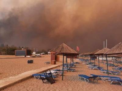 &Rho;ό&delta;&omicron;&sigmaf;: &Eta; &phi;&omega;&tau;&iota;ά &mu;&pi;ή&kappa;&epsilon; &sigma;&tau;&omicron; &chi;&omega;&rho;&iota;ό &Lambda;ά&epsilon;&rho;&mu;&alpha; - &Kappa;&alpha;ί&gamma;&omicron;&nu;&tau;&alpha;&iota; &sigma;&pi;ί&tau;&iota;&alpha;