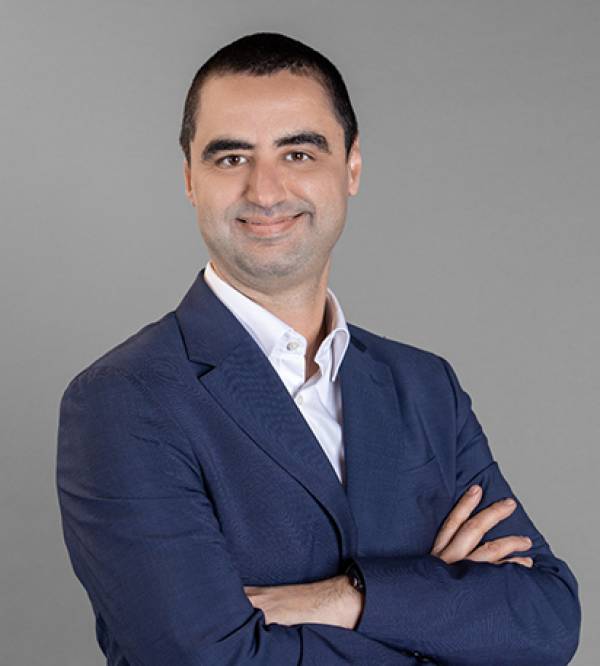 &Omicron; Hass&egrave;ne Feki &alpha;&nu;&alpha;&lambda;&alpha;&mu;&beta;ά&nu;&epsilon;&iota; &tau;&eta; &theta;έ&sigma;&eta; &tau;&omicron;&upsilon; CEO &sigma;&tau;&eta;&nu; Groupama &Alpha;&sigma;&phi;&alpha;&lambda;&iota;&sigma;&tau;&iota;&kappa;ή