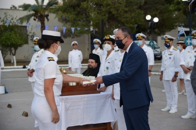 200 &epsilon;&kappa;&alpha;&tau;. &epsilon;&upsilon;&rho;ώ &gamma;&iota;&alpha; &tau;&eta; &sigma;&tau;ή&rho;&iota;&xi;&eta; &tau;&eta;&sigmaf; &nu;&alpha;&upsilon;&tau;&iota;&kappa;ή&sigmaf; &epsilon;&kappa;&pi;&alpha;ί&delta;&epsilon;&upsilon;&sigma;&eta;&sigmaf; &alpha;&nu;&alpha;&kappa;&omicron;ί&nu;&omega;&sigma;&epsilon; &omicron; &Upsilon;&Nu;&Alpha;&Nu;&Pi; &Gamma;&iota;ά&nu;&nu;&eta;&sigmaf; &Pi;&lambda;&alpha;&kappa;&iota;&omega;&tau;ά&kappa;&eta;&sigmaf;