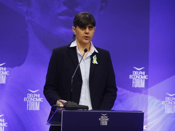 &Lambda;ά&omicron;&upsilon;&rho;&alpha; &Kappa;&omicron;&beta;έ&sigma;&iota;: &laquo;&Omicron; &Omicron;&Pi;&Epsilon;&Kappa;&Epsilon;&Pi;&Epsilon; &sigma;&upsilon;&nu;ώ&nu;&upsilon;&mu;&omicron; &tau;&omega;&nu; &pi;&epsilon;&lambda;&alpha;&tau;&epsilon;&iota;&alpha;&kappa;ώ&nu; &sigma;&chi;έ&sigma;&epsilon;&omega;&nu; &kappa;&alpha;&iota; &tau;&eta;&sigmaf; &delta;&iota;&alpha;&phi;&theta;&omicron;&rho;ά&sigmaf;&raquo;