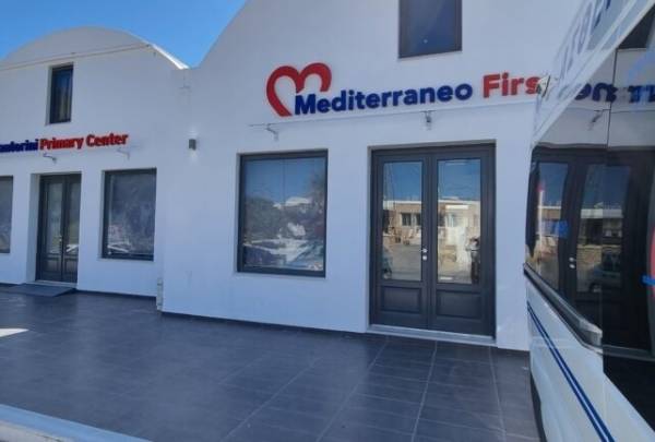 Mediterraneo First Care Santorini: &Epsilon;&gamma;&kappa;&alpha;ί&nu;&iota;&alpha; &tau;&eta;&sigmaf; &nu;έ&alpha;&sigmaf; &pi;&rho;ό&tau;&upsilon;&pi;&eta;&sigmaf; &omicron;&lambda;&omicron;&kappa;&lambda;&eta;&rho;&omega;&mu;έ&nu;&eta;&sigmaf; &mu;&omicron;&nu;ά&delta;&alpha;&sigmaf; &pi;&rho;&omega;&tau;&omicron;&beta;ά&theta;&mu;&iota;&alpha;&sigmaf; &phi;&rho;&omicron;&nu;&tau;ί&delta;&alpha;&sigmaf; &upsilon;&gamma;&epsilon;ί&alpha;&sigmaf; &tau;&omicron;&upsilon; &Omicron;&mu;ί&lambda;&omicron;&upsilon; Mediterraneo