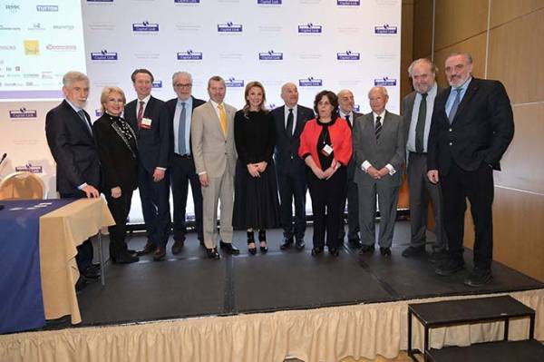 &Chi;&rho;ή&sigma;&tau;&omicron;&sigmaf; &Sigma;&tau;&upsilon;&lambda;&iota;&alpha;&nu;ί&delta;&eta;&sigmaf;: &laquo;&Eta; &Epsilon;&lambda;&lambda;ά&delta;&alpha; &theta;&alpha; &pi;&alpha;ί&xi;&epsilon;&iota; &pi;&rho;&omega;&tau;&alpha;&gamma;&omega;&nu;&iota;&sigma;&tau;&iota;&kappa;ό &rho;ό&lambda;&omicron; &sigma;&tau;&eta;&nu; &pi;&omicron;&rho;&epsilon;ί&alpha; &pi;&rho;&omicron;&sigmaf; &tau;&eta;&nu; &alpha;&pi;&alpha;&nu;&theta;&rho;&alpha;&kappa;&omicron;&pi;&omicron;ί&eta;&sigma;&eta; &kappa;&alpha;&iota; &tau;&eta;&nu; &pi;&rho;ά&sigma;&iota;&nu;&eta; &nu;&alpha;&upsilon;&tau;&iota;&lambda;ί&alpha;&raquo;
