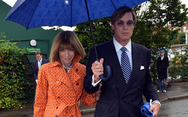 &Eta; Anna Wintour &chi;ώ&rho;&iota;&sigma;&epsilon; &mu;&epsilon;&tau;ά &alpha;&pi;ό 16 &chi;&rho;ό&nu;&iota;&alpha; &gamma;ά&mu;&omicron;&upsilon; &mu;&epsilon; &tau;&omicron;&nu; &epsilon;&kappa;&alpha;&tau;&omicron;&mu;&mu;&upsilon;&rho;&iota;&omicron;ύ&chi;&omicron; Shelby Bryan